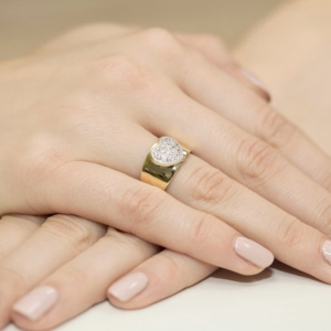 Pierścionek z Brylantami 0,26ct z żółtego złota próby 585. W-0352